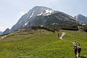 Wanderer unterwegs am Schneibstein, in der nähe von Berchtesgaden, Berchtesgadener Land, Bayern, Deutschland