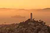 Coit Tower und Telegraph Hill im Sonnenuntergang, San Francisco, Kalifornien, USA