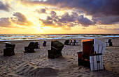 Sonnenuntergang am Strand, Sylt, Schleswig-Holstein, Deutschland