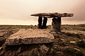 Poulnabrome Dolmen, The Burren, bei Alliwee, County Clare, Irland