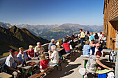 Aussichtsterrasse, Berggasthof an der Ahornspitze, Zillertaler Alpen, Österreich
