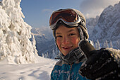 Junge beim Skifahren, Wintersport in Gosau, Oberösterreich, Österreich