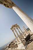 Säule des Trajan Tempels, Akropolis, Antike Pergamon, Bergama, Türkei