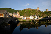 The town Esch at the river Sure beneath its castle, Esch sur Sure, Luxembourg, Europe