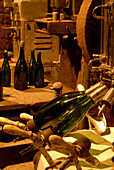Weinflaschen in einer Kellerei, Remich an der Mosel, Luxemburg, Europa