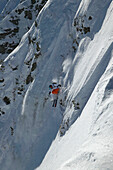 Mann, Skifahrer, Sprung, Tiefschnee, Felsen, Falkertsee, Kärnten, Österreich