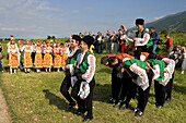 Tanzgruppe, Rosenfest, Rosenernte, Karlovo, Bulgarien