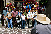Eine Gruppe von Leute, Basilica Virgen de Guadeloupe, Mexico City, Mexiko