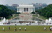 Fussballspieler, The National Mall, Lincoln Memorial im Hintergrund, Washington DC, Vereinigte Staaten von Amerika, USA