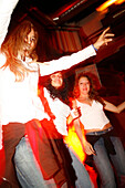 Drei Mädchen beim Tanzen, Nachtklub, Club Five, Washington DC, Vereinigte Staaten von Amerika, USA
