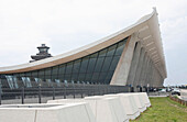 Aussenansicht des Flughafengebäudes des Washington Dulles International Airport, Virginia, Amerika, USA
