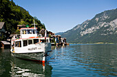 Excursion boat leaving Hallstatt, Salzkammergut, Upper Austria, Austria