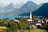 St. Gilgen with parish church, Zwölferhorn (1522 m) in background, Salzkammergut, Salzburg, Austria