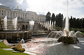 Samsonbrunnen und Große Kasdade am Peterhof, Petrodworez, nahe Sankt Petersburg, Russland, Europa