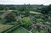 Gärten von Sissinghurst Castle, Blick vom Turm, nahe Cranbrook, Kent, Südengland, England, Großbritannien, Europa