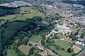 Luftaufnahme von Salisbury Kathedrale, Salisbury, Wiltshire, Südengland, England