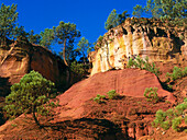 Der Ocker-Wanderweg, ehemaliger Ocker-Steinbruch, Roussillon, Vaucluse, Provence, Frankreich