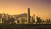 Star Ferry, Silhouette von Hongkong Insel, China