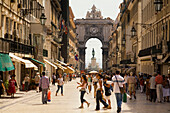 Rua Augusta mit Triumphbogen, Praca do Comercio, Baixa, Lissabon, Portugal