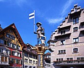 Schweiz, Zug, Brunnenfigur, Altstadtfassaden