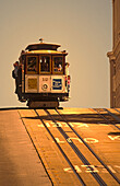 Straßenbahn auf der Spitze des Hügels, Kalifornien