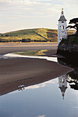 Lagune mit Spiegelung, Portmeirion, Nord-Wales, Großbritannien