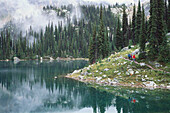 Eva Lake am Mount Revelstoke Nationalpark mit Spiegelung, British Columbia, Kanada