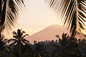 Gunung Agung bei Sonnenuntergang, Berg, Bali, Indonesien