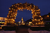 Weihnachtsbeleuchtung, Elk Antler Arch, Townsquare, Jackson Hole, Wyoming, USA