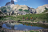 Moutainbikers, Drei Zinnen, Dolomites, South Tyrol, Italy