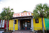 In Tin City befinden sich zahlreiche Restaurants, Bars und Geschäfte, Naples, Florida; USA