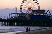 Santa Monica Pier bei Sonnenuntergang, Santa Monica, L.A., Los Angeles, Kalifornien, USA