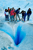 Trekker auf Perito Moreno Gletscher, Gletscher Trekking, Los Glaciares Nationalpark, Argentinien