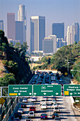 Downtown L.A. mit Highway 110 zur rush hour, Los Angeles, Kalifornien, USA