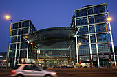 Hauptbahnhof bei Nacht, Berlin, Deutschland