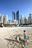 Kind am Jumeirah Strand, Dubai, Vereinigte Arabische Emirate, VAE