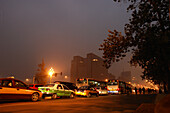 Straßenverkehr bei Nacht, Peking, Beijing, China