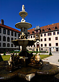 Brunnen im Schlosshof von Schloss Elisabethenburg, Meiningen, Thüringen, Deutschland