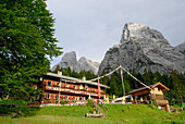 Kaisertalhaus mit Blick auf Totenkirchl und Kleine Halt, Kaisertal, Wilder Kaiser, Kaisergebirge, Tirol, Österreich