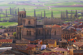 Stadtansicht von Penaranda de Duero und Landschaft, Burgos, Kastilien-León, Spanien