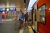 taking bicycles onto a regional train, public transport, mobile and independent, Hanover, Lower Saxony, Germany, MR