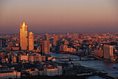 Hafen im Abendlicht, Sumida Fluss, Tokyo, Japan