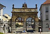 Historisches Tor nahe Pilsen, Tschechien