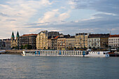 Flusskreuzfahrtschiff Bellevue auf der Donau, Buda, Budapest, Ungarn, Europa