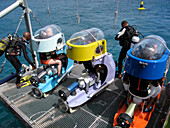 Touristen in Sub-Scooter Unterwasser Booten, Blue Safari Submarine, Trou aux Biches, Riviere du Rempart District, Mauritius, Indischer Ozean