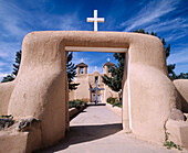 San Francisco de Asís Church built in 1815 by Franciscans. Ranchos de Taos. New Mexico, USA