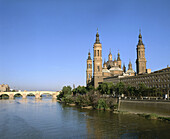 Pilar Basilica and stone bridge. Zaragoza. Aragon. Spain.