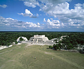 Temple of the Warriors. Chichén Itzá, Mexico