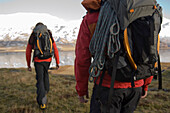 Zwei Kletterer beim Abstieg, Island
