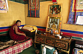 Monk. Jokhang temple. Lhasa. Tibet. China.